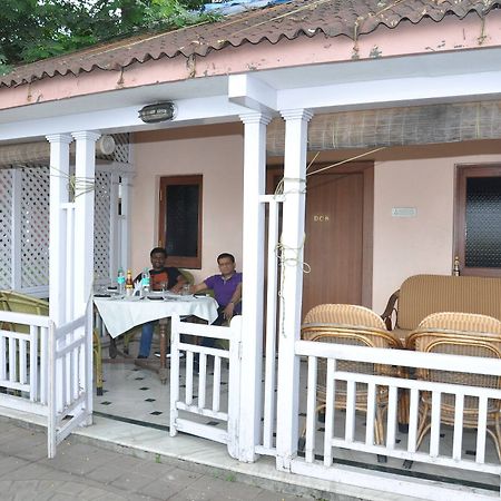 Turf Club House Hotel Pune Exterior foto