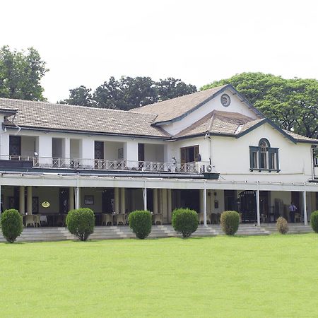 Turf Club House Hotel Pune Exterior foto