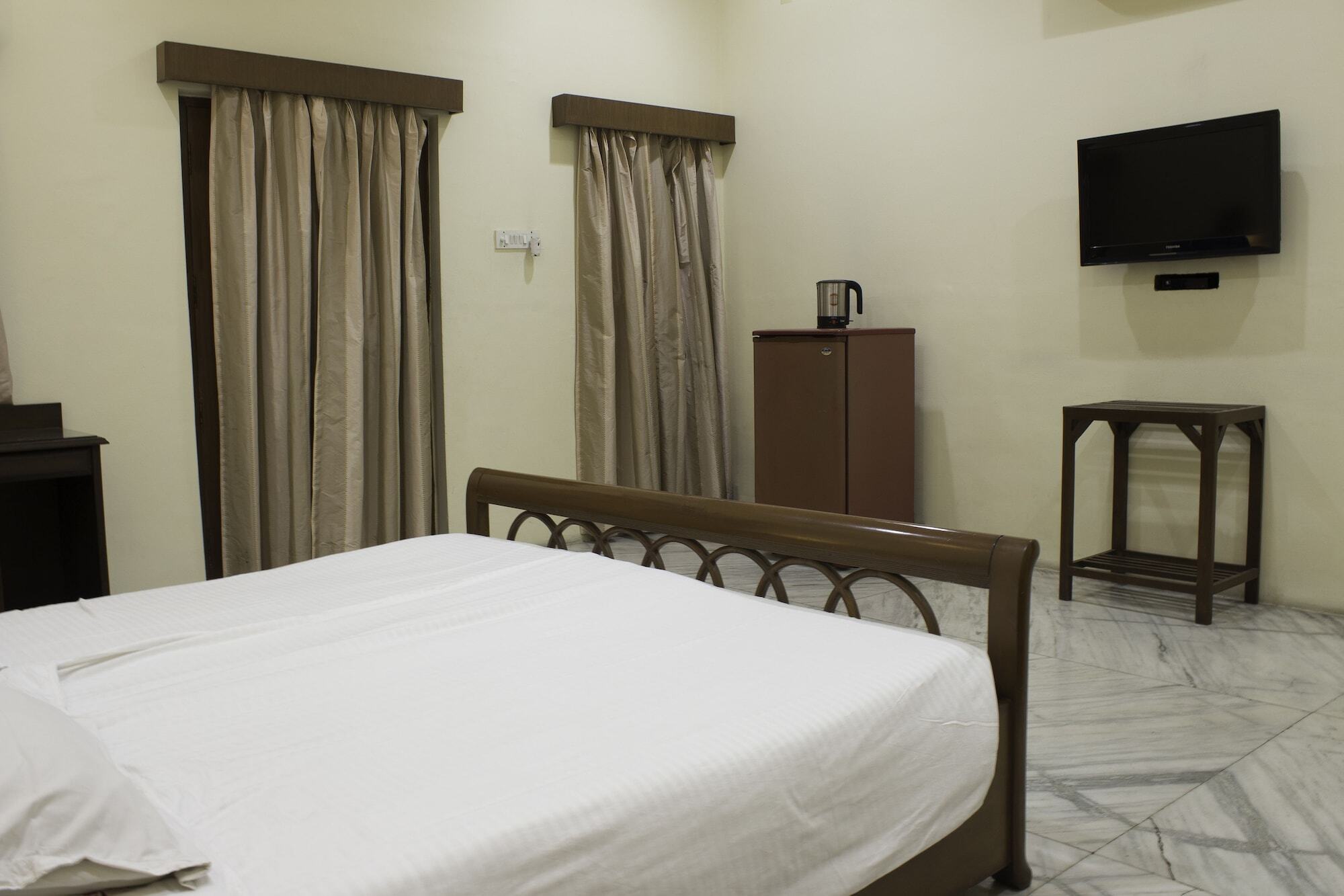 Turf Club House Hotel Pune Exterior foto