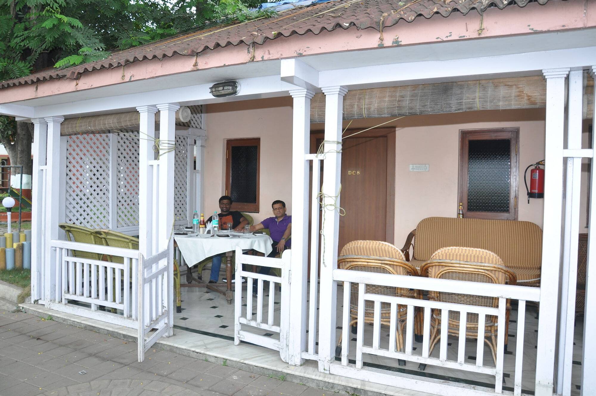 Turf Club House Hotel Pune Exterior foto