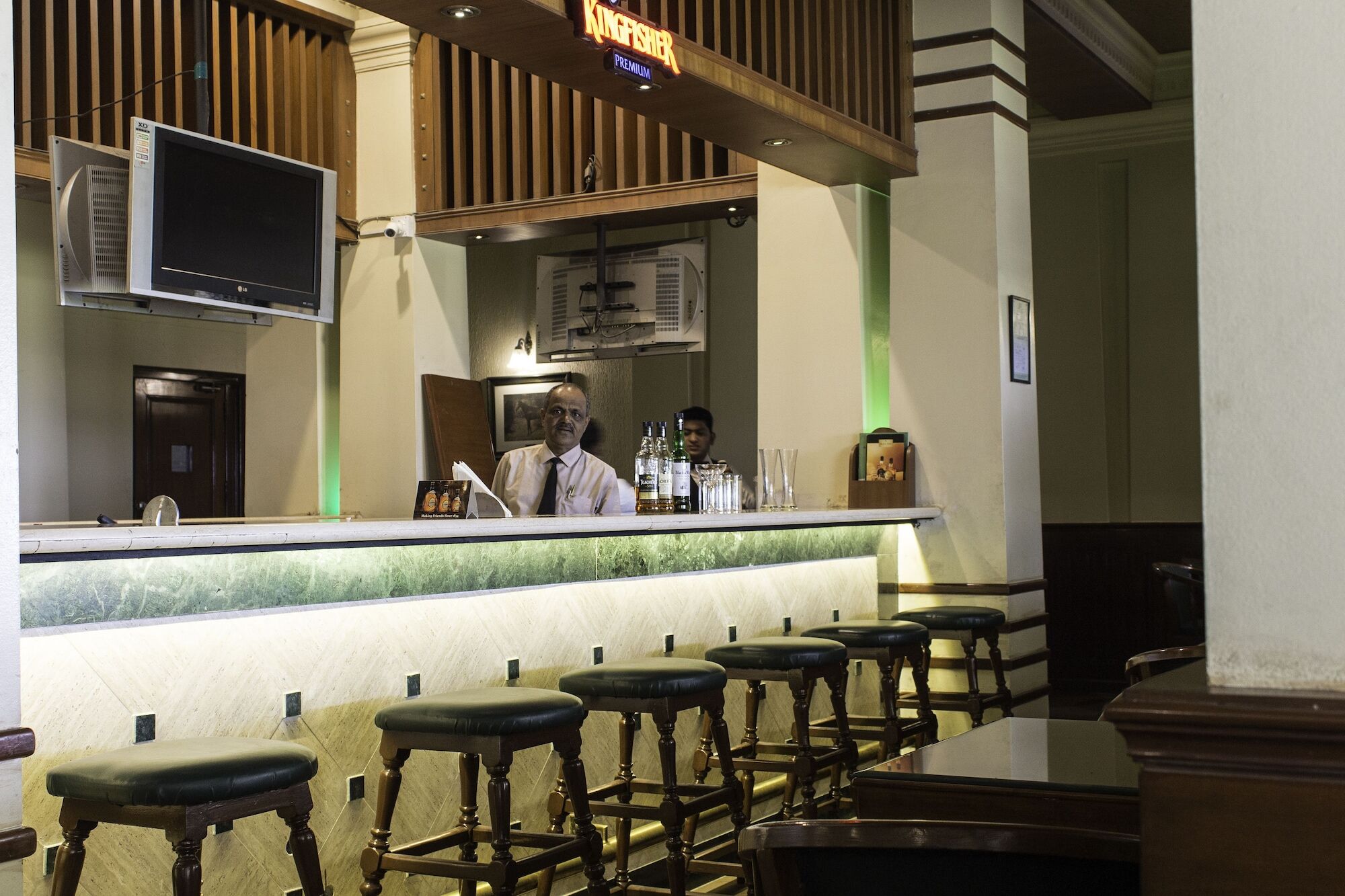 Turf Club House Hotel Pune Exterior foto